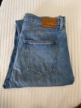 Aritzia Denim Forum Women’s Light Blue Straight Jeans with Leather Patch